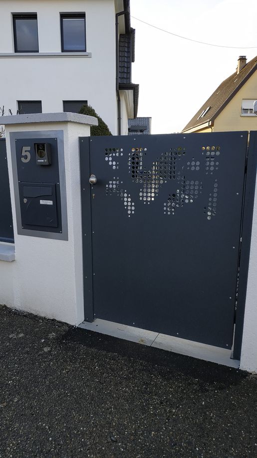 PORTILLON DECOUPE 100X100 | Bettinger Metallerie Portail Illzach 0